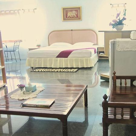 Regent Silom Hotel Bangkok Ngoại thất bức ảnh