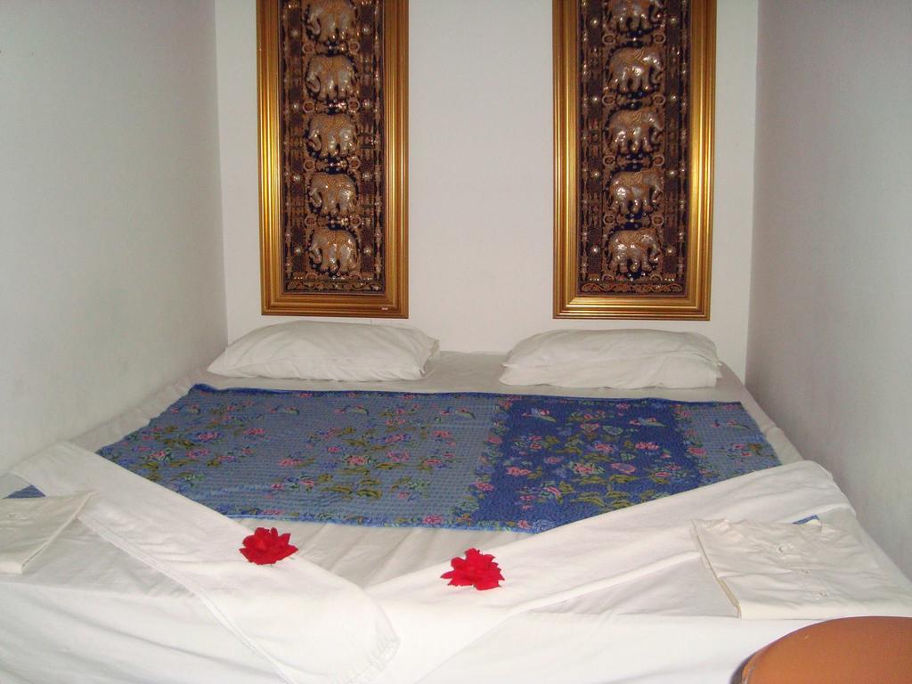 Regent Silom Hotel Bangkok Ngoại thất bức ảnh