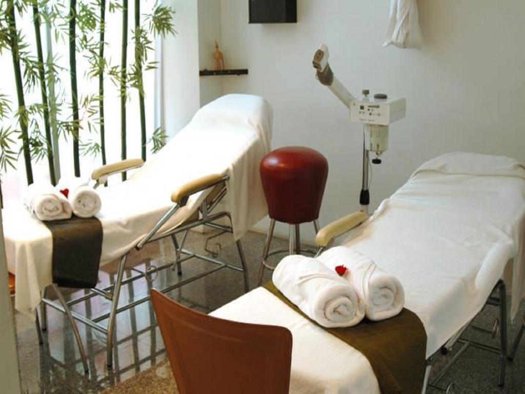 Regent Silom Hotel Bangkok Ngoại thất bức ảnh